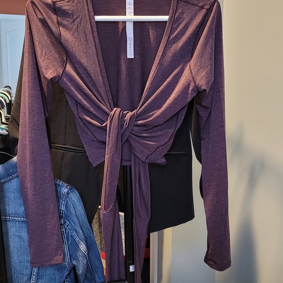 Lululemon Yoga Wrap - Picture 2 of 3